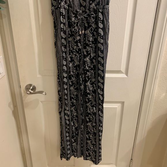 Black and white paisley printed romper - Picture 2 of 5